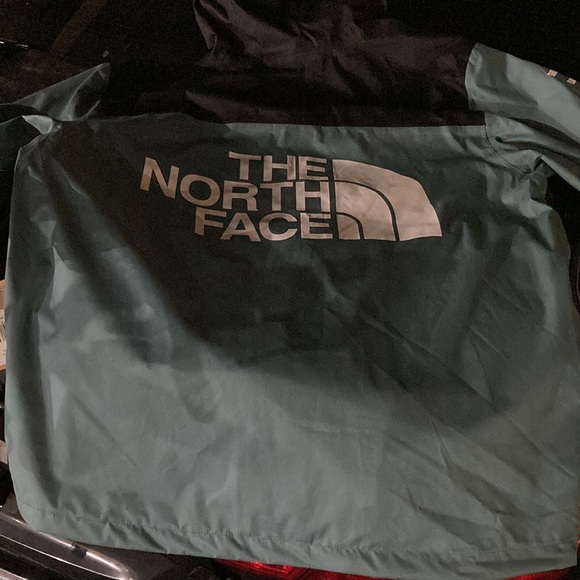 North face - Picture 2 of 4